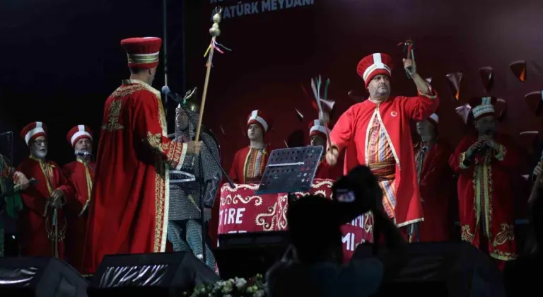 15 TEMMUZ ANMA PROGRAMINDA KONAK MEYDANI DOLDU TAŞTI