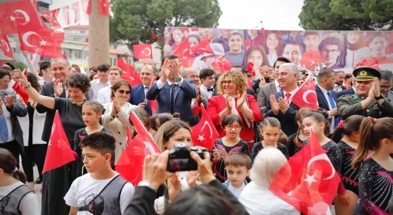 19 MAYIS BERGAMA'DA RENKLİ GÖRÜNTÜLERE SAHNE OLDU