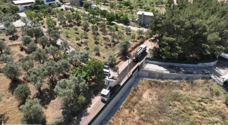 İZMİR'DE 3 AYDA 40 KİLOMETRELİK KÖY YOLU YENİLENDİ
