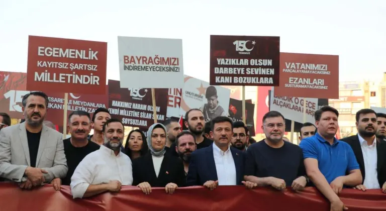 AK Parti İzmir İl Gençlik Kolları 'Demokrasi Yürüyüşü' düzenlendi