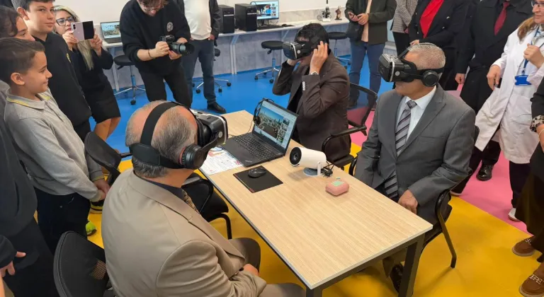 ALİAĞA'DA GELECEĞİN SINIF LABORATUVARI AÇILDI