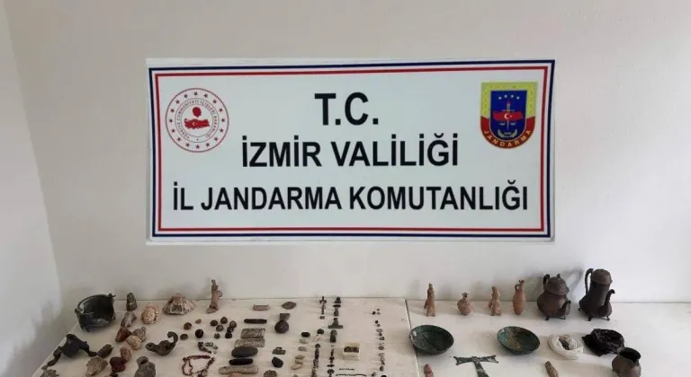 Aliağa'da tarihi eserleri satamadan Jandarma'ya yakalandı