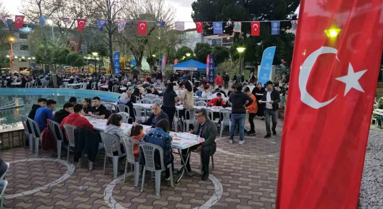 Aydın Büyükşehir'in Nazilli’deki son iftar sofrası da doldu taştı