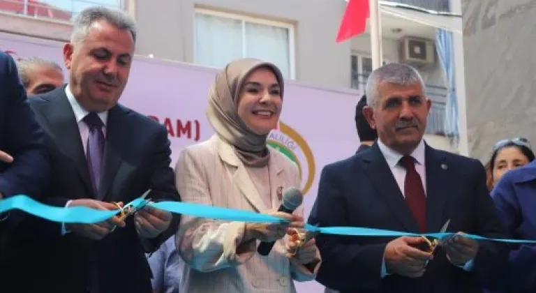 Bakan Göktaş İzmir'de Sosyal Dayanışma Merkezi açılışına katıldı