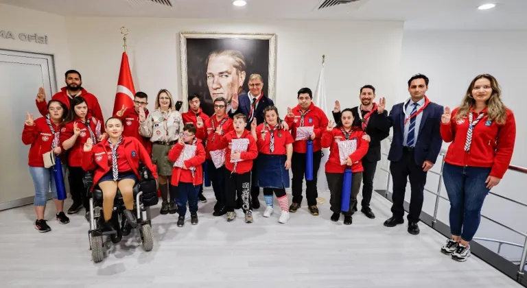 BAŞKAN TUGAY DOWN SENDROMLU İZCİLERİ AĞIRLADI
