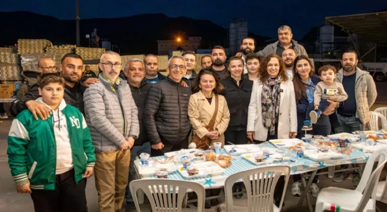 BAŞKAN ÜNSAL BELEDİYE ÇALIŞANLARI İLE İFTARDA BİR ARAYA GELDİ