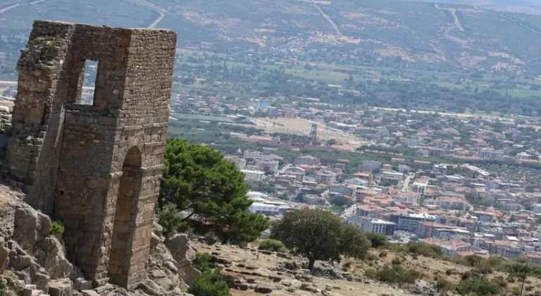BERGAMA'DA 2 ALAN KORUMA ALTINA ALINDI