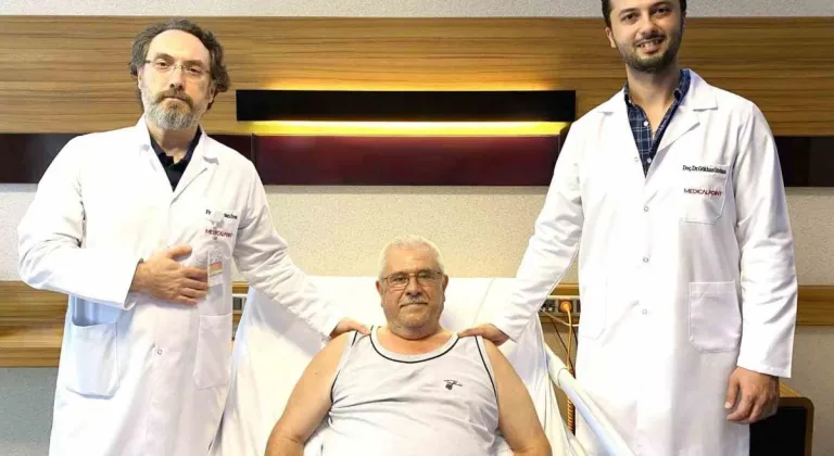Beyin Tümörünü Burundan Çıkardılar