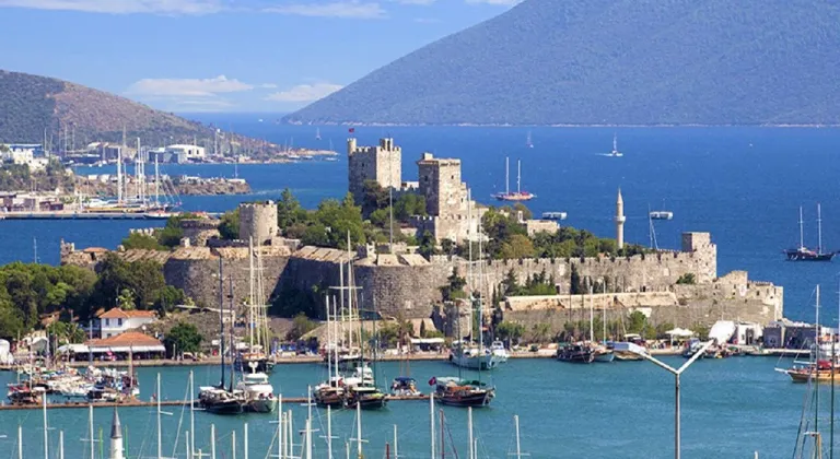 Bodrum’da bayram hareketliliği başladı: Bin 500 liraya da otel var, 41 bin liraya da