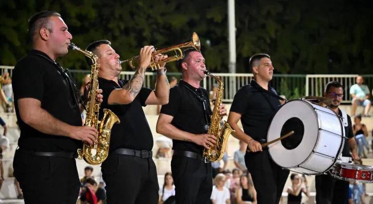 BORNOVA'DA BALKAN BANDO RÜZGARI