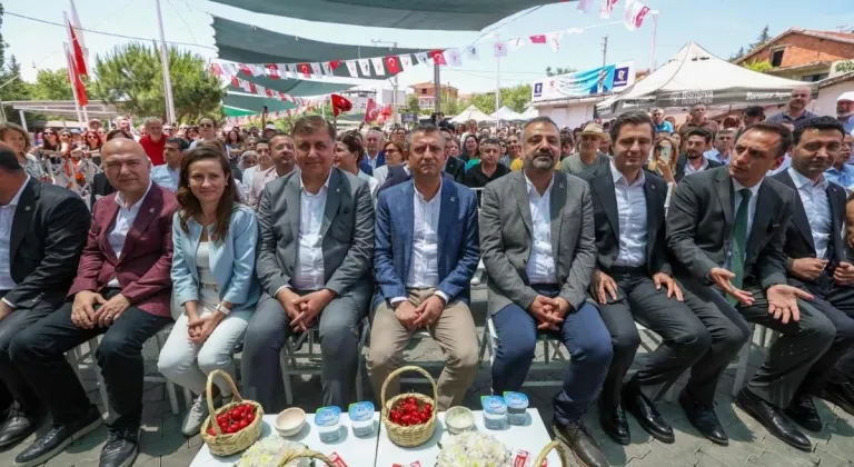BORNOVA'DA YİNE YENİ YENİDEN KİRAZ FESTİVALİ