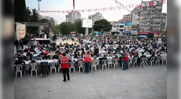 Bornova’da Kadir Gecesi’nde büyük iftar