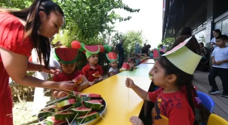 BORNOVALI MİNİKLERE KARPUZ FESTİVALİ