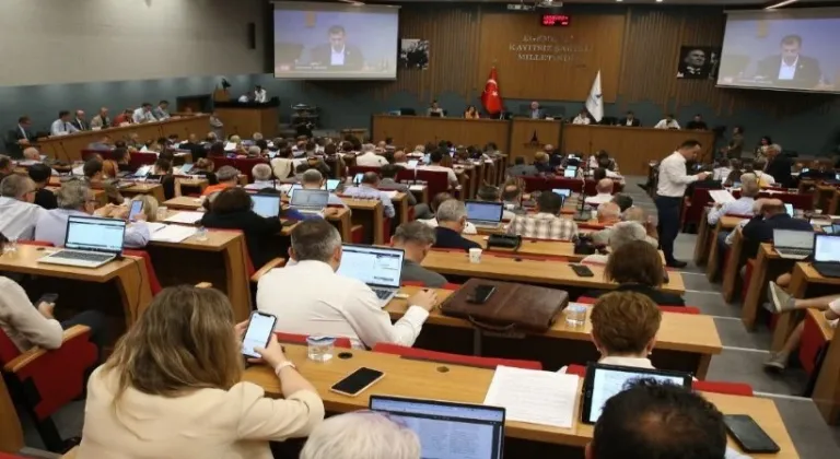 İZMİR BÜYÜKŞEHİR BELEDİYE MECLİS TOPLANTISINDA TANSİYON YÜKSELDİ