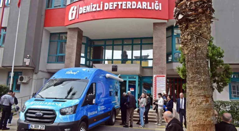 Denizli'de vergi ödemede yoğunluk olunca mobil araç devreye girdi