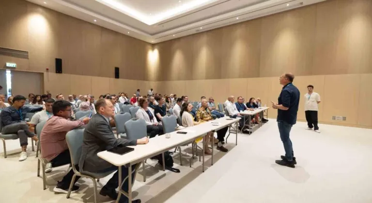 Dünyanın ünlü ekonomistleri İzmir’de buluştu