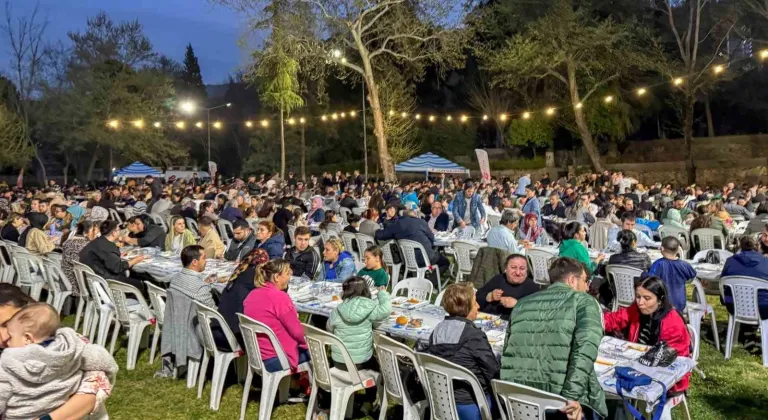Efeler Belediyesi personeli iftar yemeğinde bir araya geldi