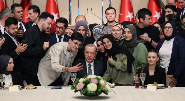 ERDOĞAN : GENÇLERİN UYANIK OLMASINI RİCA EDİYORUM