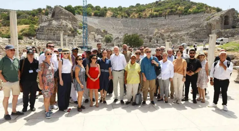 FİLİZ BAŞKAN PAPANDREOU'YA EFES'İ GEZDİRDİ