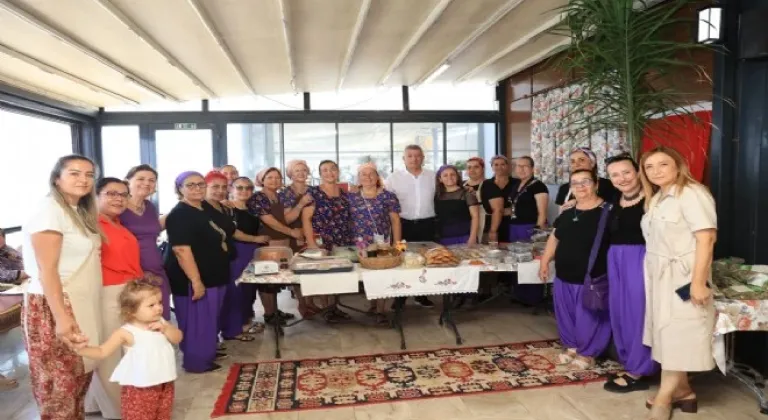 GÜZELBAHÇE KADINLARI ÜRÜNLERİNİ TANITTILAR