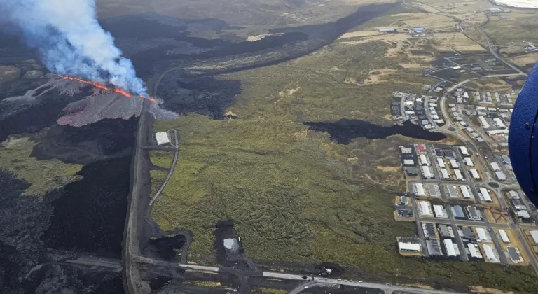 İzlanda'nın Reykjanes Yarımadası'ndaki yanardağda patlama