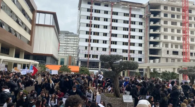 İZMİR'DE ÜNİVERSİTE BOYKOTU DEVAM EDİYOR