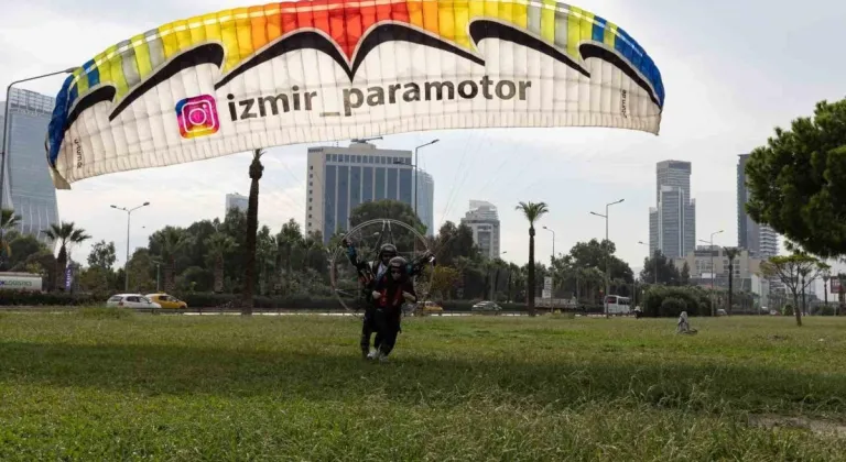 İZMİR KÖRFEZİNDE PARAMOTOR TURU BAŞLADI