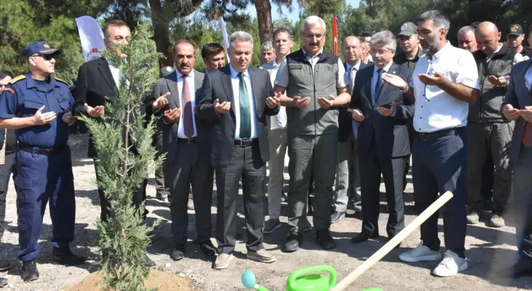 İzmir'de 15 Temmuz şehitleri anısına fidan dikildi