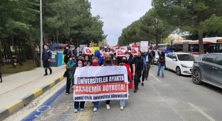 İZMİR'DE ÖĞRENCİLER EYLEME DEVAM DEDİ