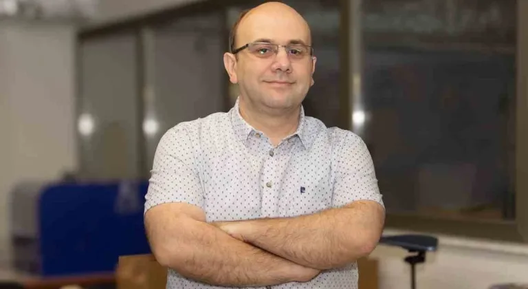 İZMİRLİ AKADEMİSYEN'DEN TURKSAT 6A'YA KATKI
