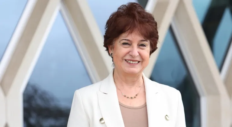 İZMİRLİ PROFESÖRE  ULUSLARARASI ÖDÜL
