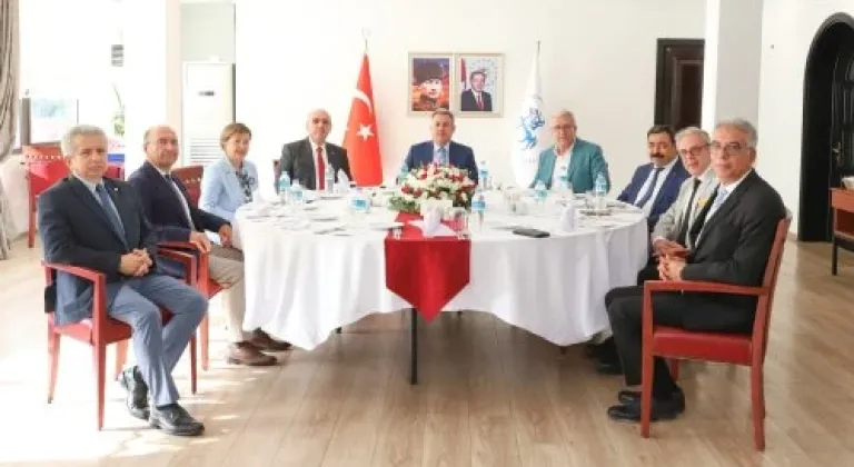 İZMİRLİ REKTÖRLER DEÜ'DE BULUŞTU !