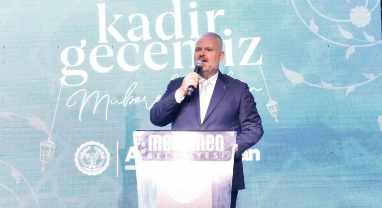 KADİR GECESİ'NDE MENEMEN'DE 10.000 KİŞİLİK İFTAR
