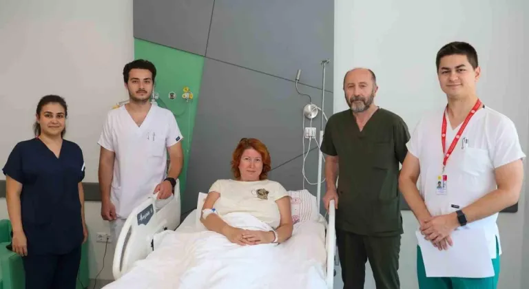 Kalça protezi önerilen Rus hasta, İzmir’de kök hücre tedavisi ile iyileşti