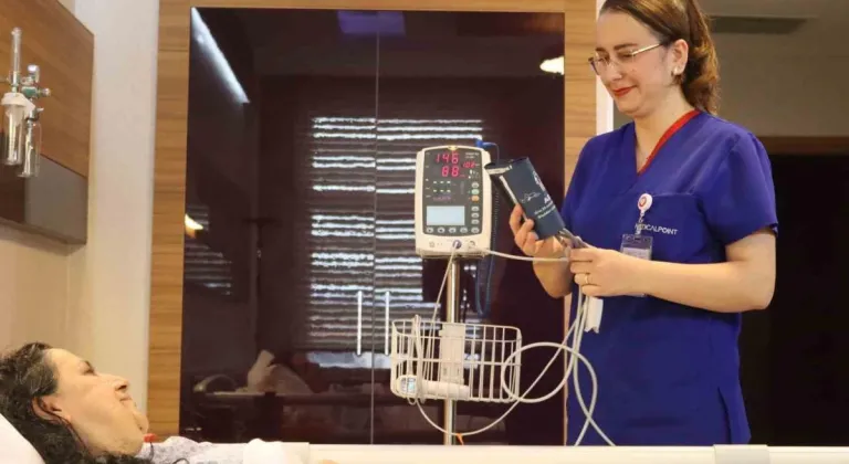 RUSYA'DAN GELDİ , HASTALIĞI YENİP HEMŞİRELİĞE BAŞLADI