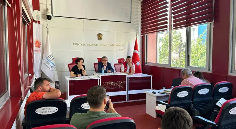 SEFERİHİSAR'DA MAAŞ PROMOSYONU İŞÇİLERİN YÜZÜNÜ GÜLDÜRDÜ