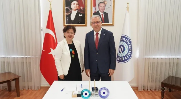 Spirulina ile zenginleştirilen ve hayvansal protein kaynağı olan solucanlar balık ununa alternatif olacak