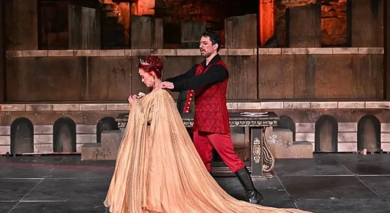 TOSCA EFES'TE BÜYÜLEDİ