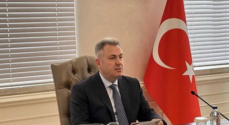 İZMİR VALİSİ ELBAN'DAN BAŞKAN ÖNAL'A TOPRAK YANITI